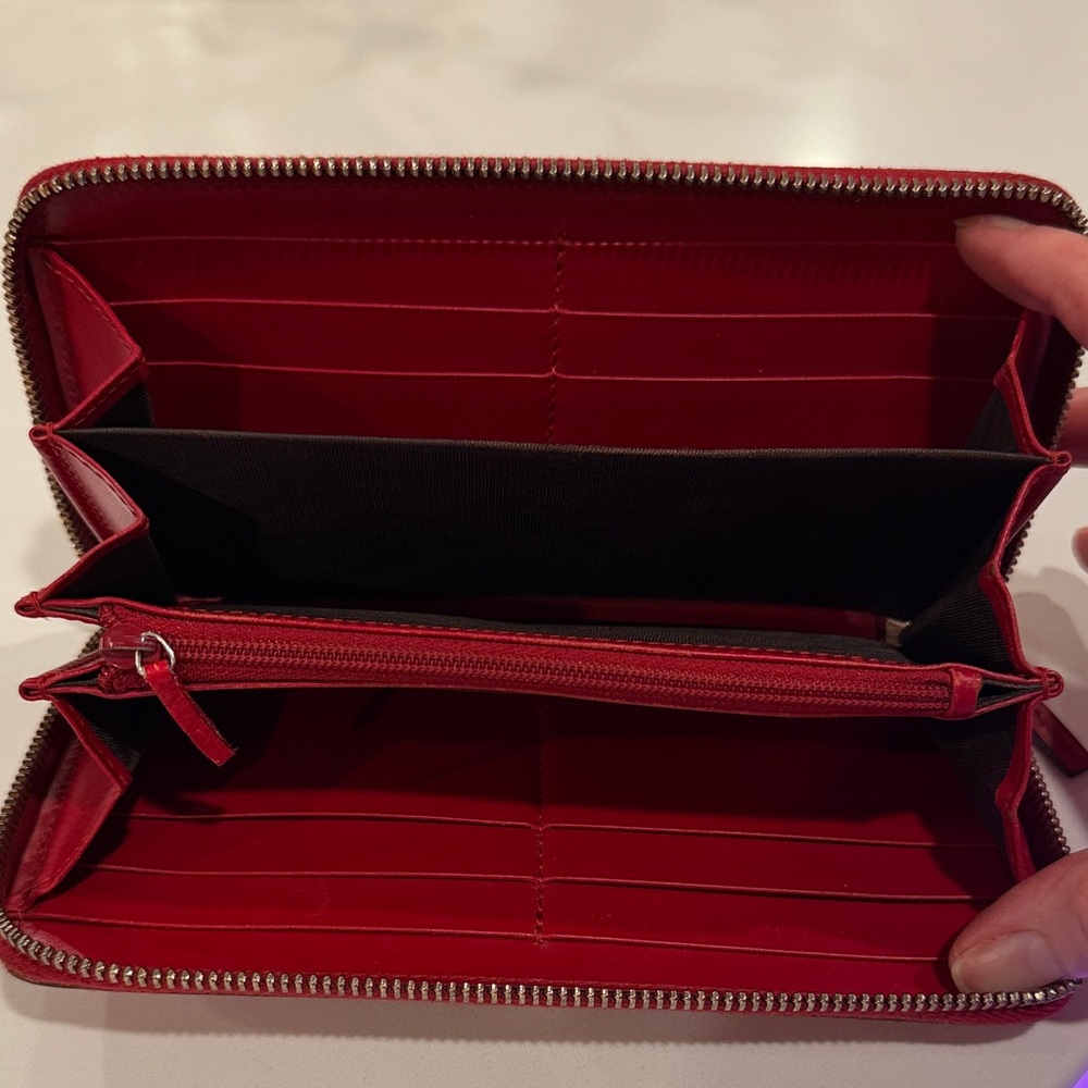 🌹Gucci Microguccissima Red Embossed Signature Zip Wallet with Gold-Tone Accent - Picture 8 of 12